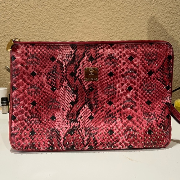 MCM MILLIE STUDDED PINK PHYTON DESIGN CLUTCH - Picture 9 of 9